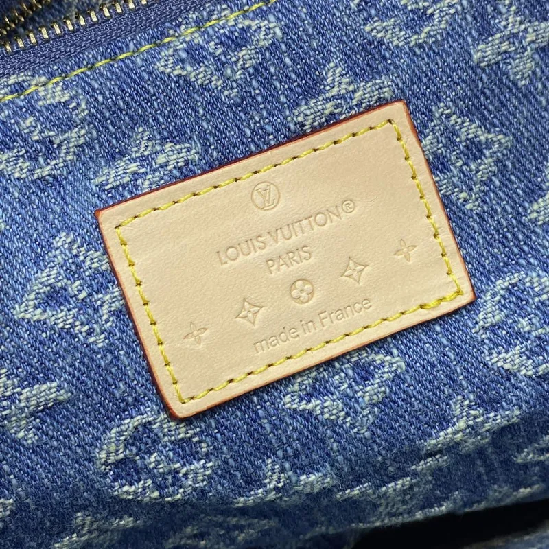 LV M24317 Louis Vuitton Pochette Cosmétique GM Modrá