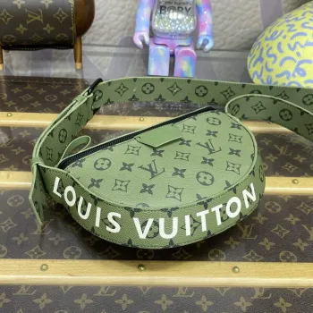 LV M23838 Louis Vuitton LV Moon Cross Body Bag Zelená