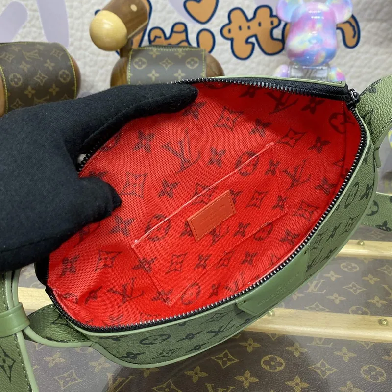 LV M23838 Louis Vuitton LV Moon Cross Body Bag Zelená