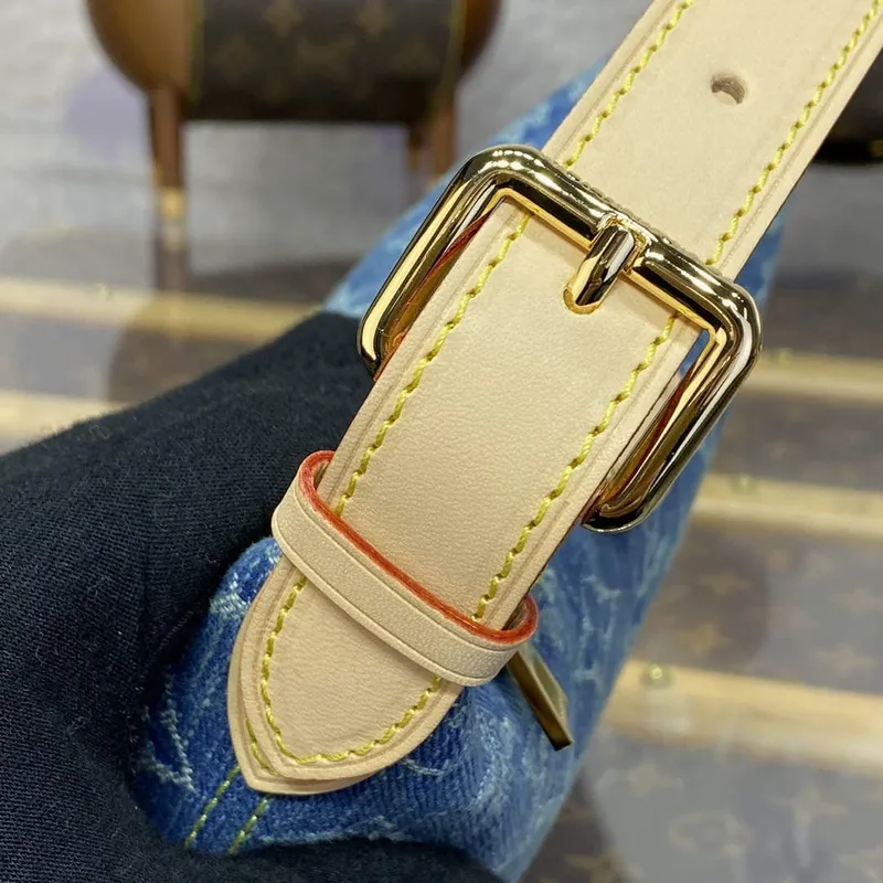 LV M82949 Louis Vuitton Hills Pochette Monogram Denim