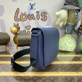 LV M30969 Louis Vuitton District PM Messenger Bag Taiga Midnight Blue