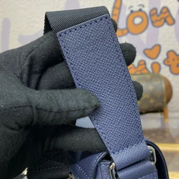 LV M30969 Louis Vuitton District PM Messenger Bag Taiga Midnight Blue