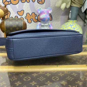 LV M30969 Louis Vuitton District PM Messenger Bag Taiga Midnight Blue