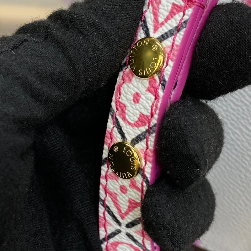 LV M22986 Louis Vuitton Néonoé BB Kabela na řetěz růžová