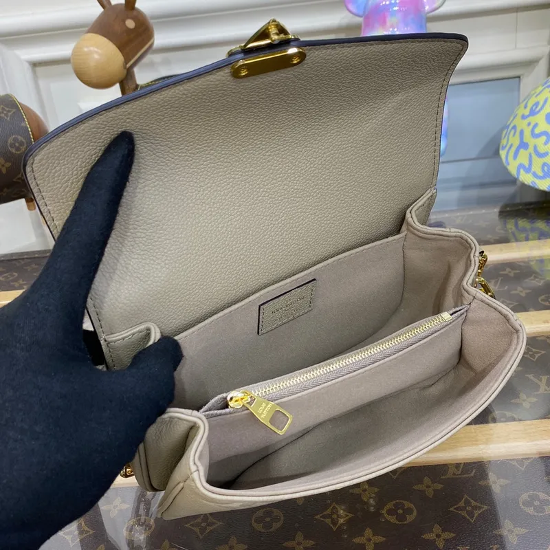 LV M23081 Louis Vuitton Pochette Métis East West taška Monogram Empreinte kůže Holub/Směs krémová