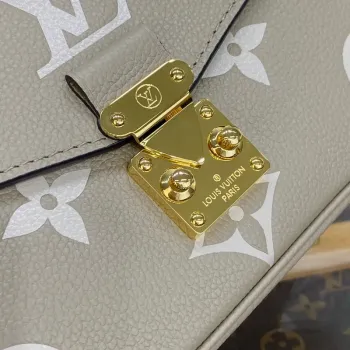 LV M23081 Louis Vuitton Pochette Métis East West taška Monogram Empreinte kůže Holub/Směs krémová