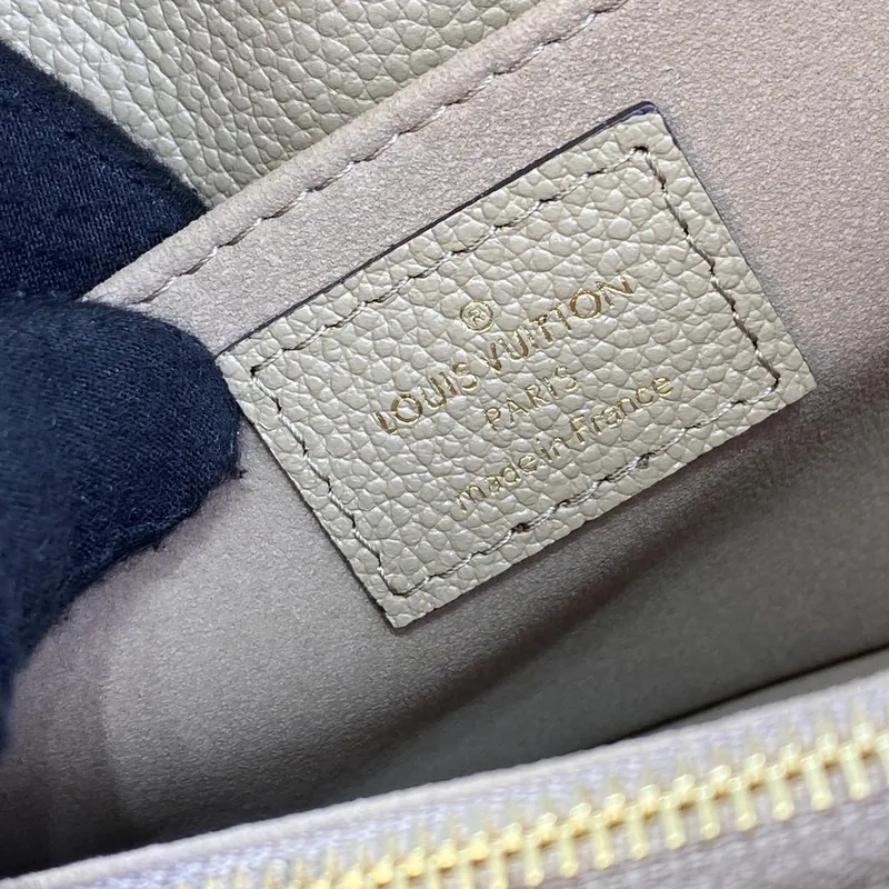 LV M23081 Louis Vuitton Pochette Métis East West taška Monogram Empreinte kůže Holub/Směs krémová