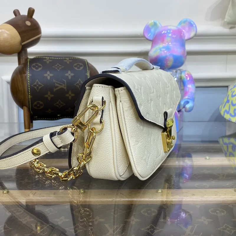 LV M22942 Louis Vuitton Pochette Métis East West taška Monogram Empreinte kůže Crème Beige