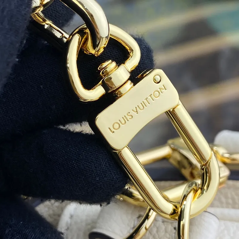 LV M22942 Louis Vuitton Pochette Métis East West taška Monogram Empreinte kůže Crème Beige