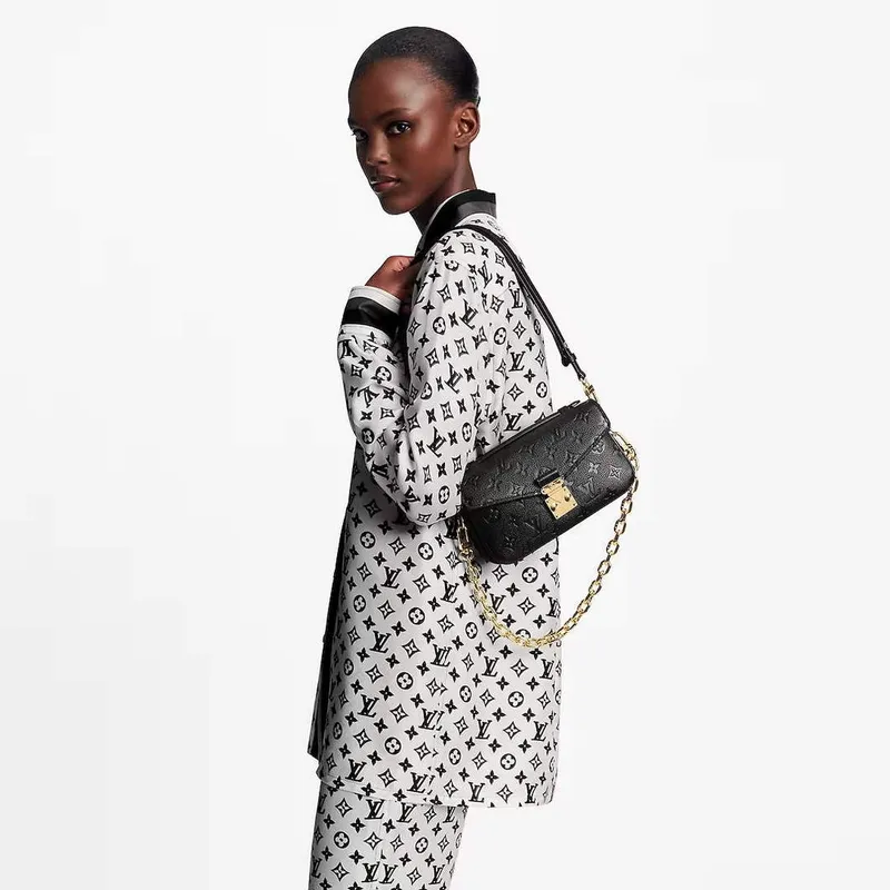 LV M46595 Louis Vuitton Pochette Métis East West taška Monogram Empreinte kůže černá