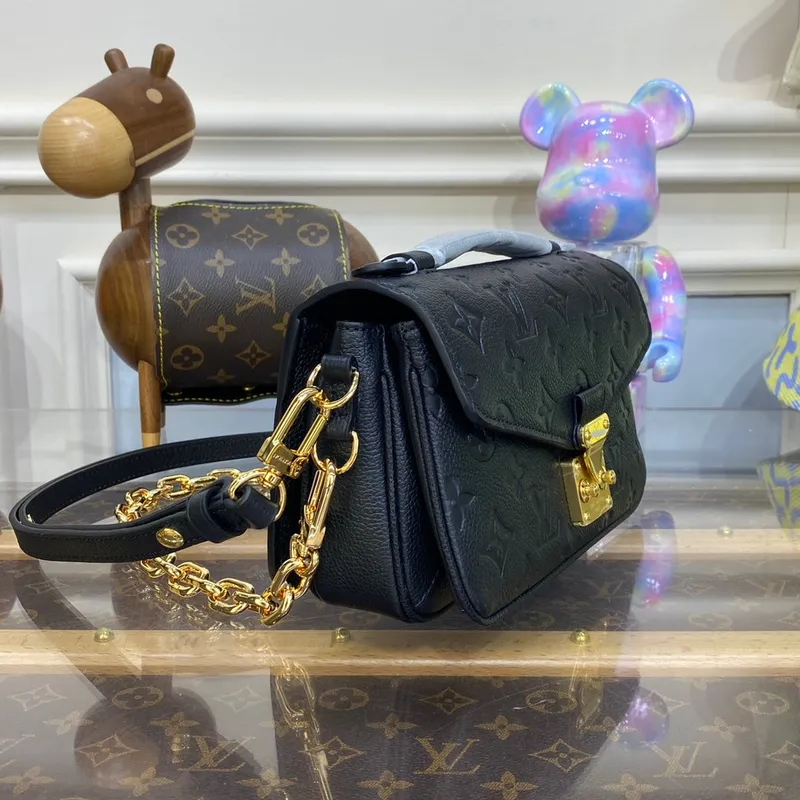 LV M46595 Louis Vuitton Pochette Métis East West taška Monogram Empreinte kůže černá