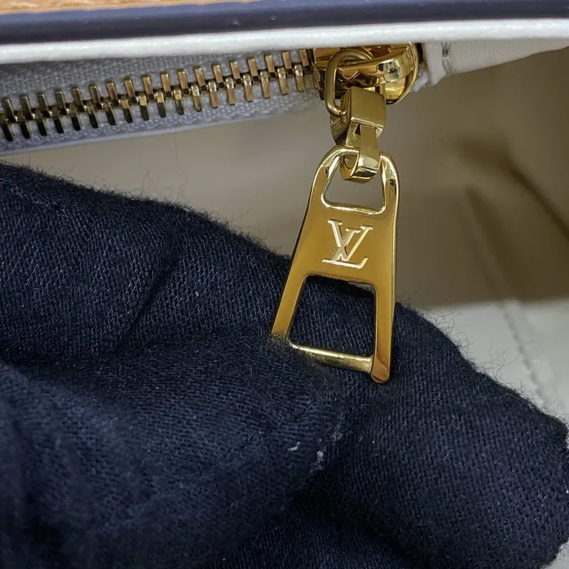 LV M22229 Louis Vuitton Twist MM Kabelka Honey Gold