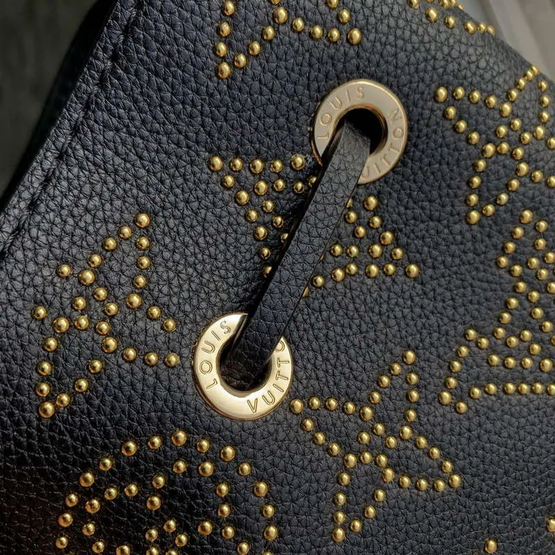 LV M23392 Louis Vuitton Bella Bucket Bag Černá