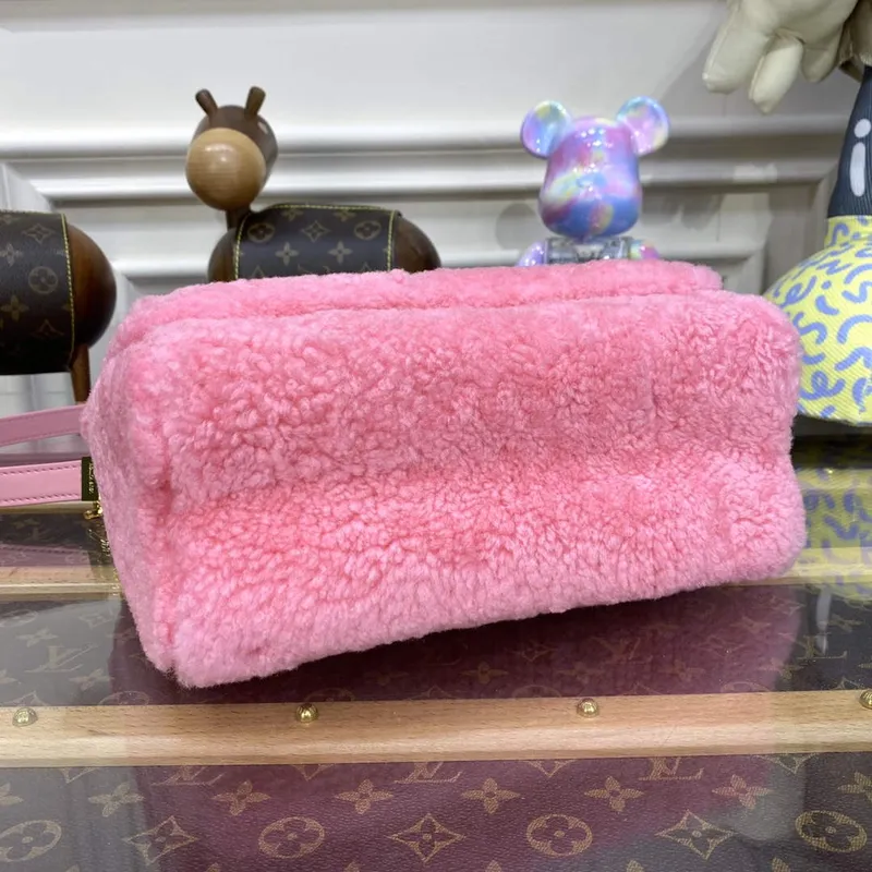 Louis Vuitton LV M21320 Twist MM Kabelka Růžová