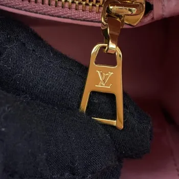Louis Vuitton LV M21320 Twist MM Kabelka Růžová
