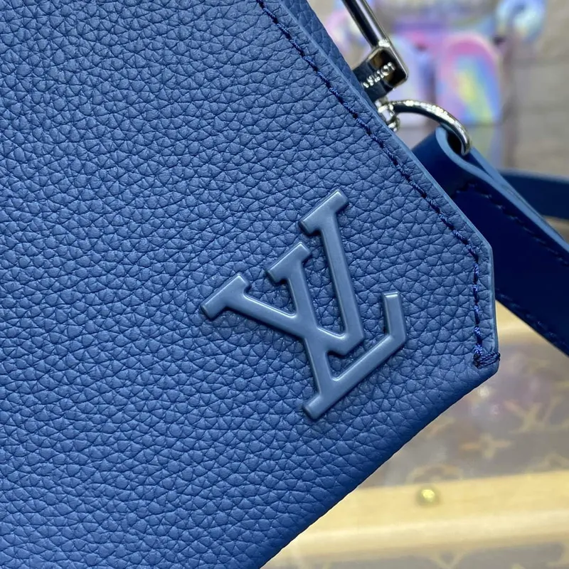 LV M82804 Louis Vuitton Fastline Wearable Wallet Tmavě modrá