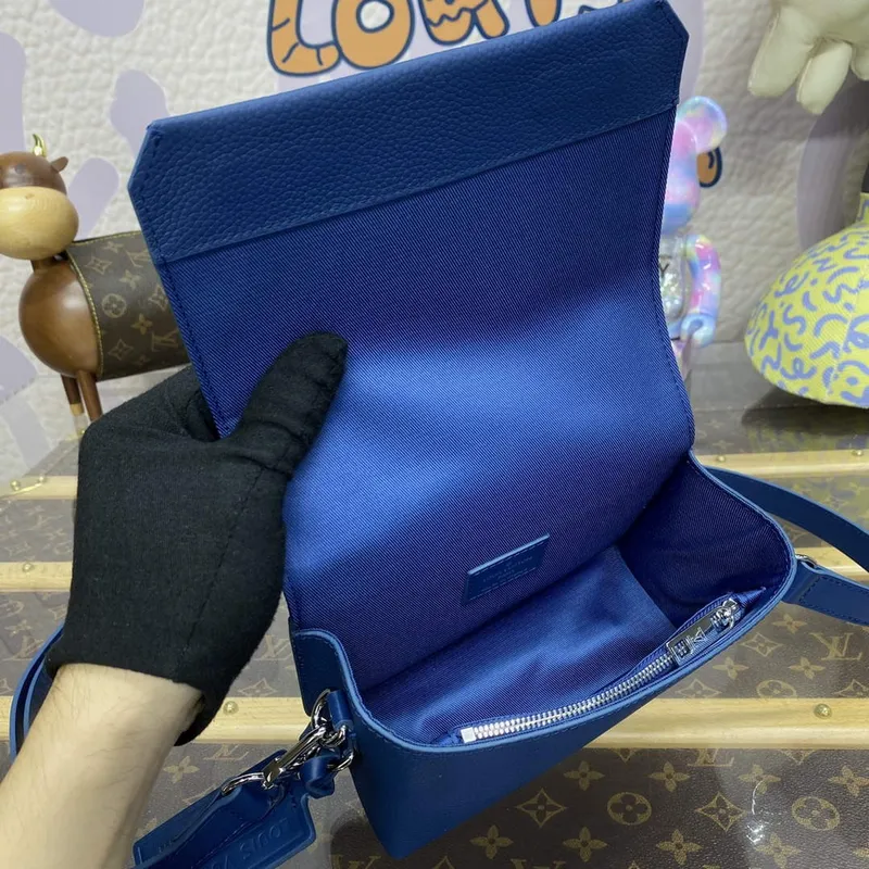 LV M82804 Louis Vuitton Fastline Wearable Wallet Tmavě modrá