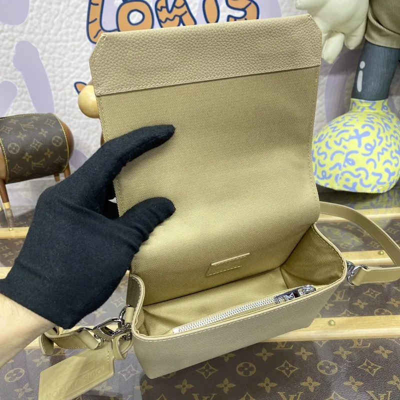 LV M82281 Louis Vuitton Fastline Wearable Wallet Sage