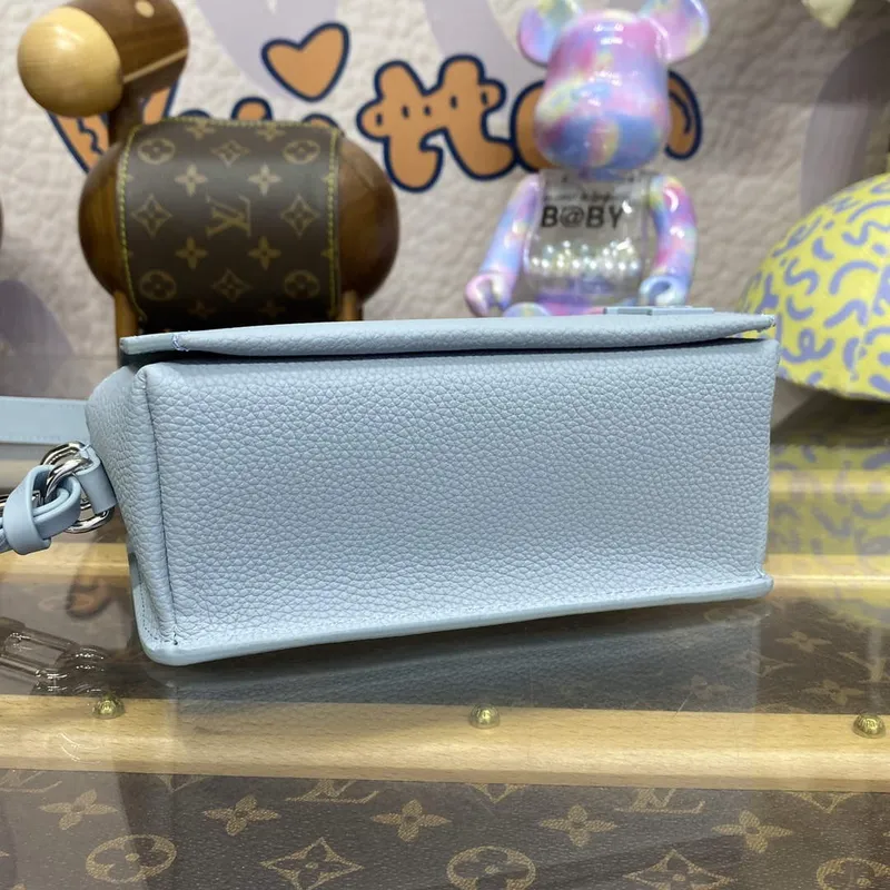 LV M82804 Louis Vuitton Fastline Wearable Wallet Cloud Blue