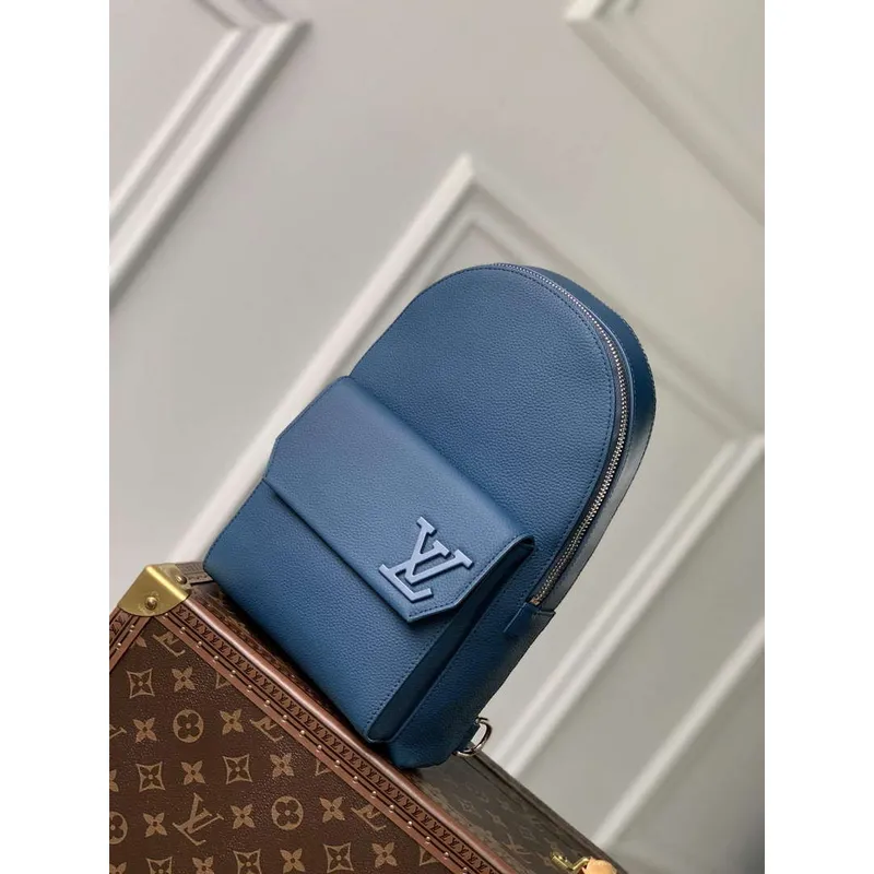 LV M23765 Louis Vuitton Pilot Slingbag Modrá