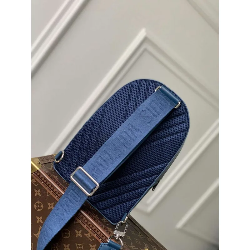 LV M23765 Louis Vuitton Pilot Slingbag Modrá