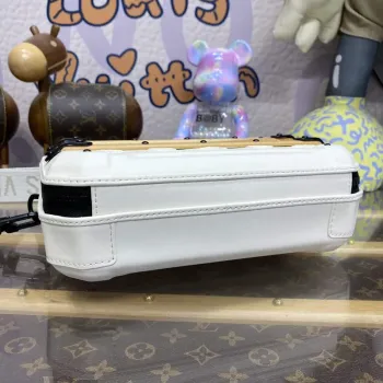 LV M21950 Louis Vuitton Future Trunk Bag Bílá