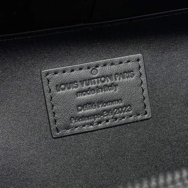 LV M21950 Louis Vuitton Future Trunk Bag Bílá