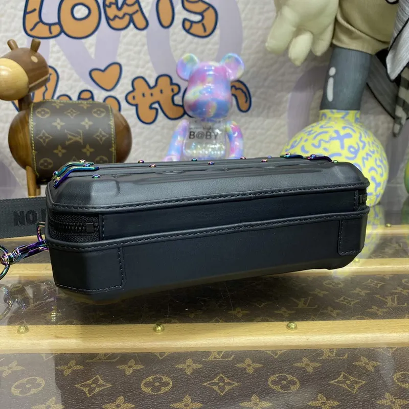 LV M21935 Louis Vuitton Future Trunk Bag Černá