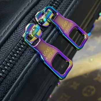 LV M21935 Louis Vuitton Future Trunk Bag Černá