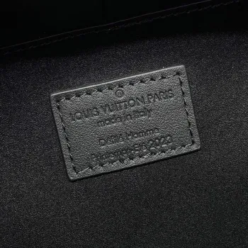 LV M21935 Louis Vuitton Future Trunk Bag Černá