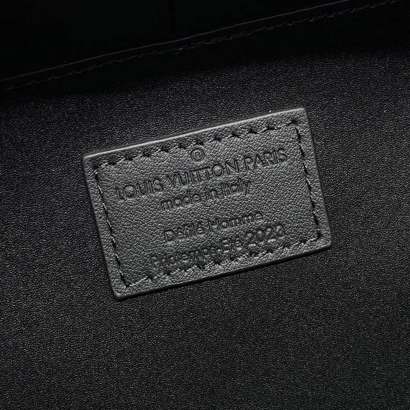 LV M21935 Louis Vuitton Future Trunk Bag Černá