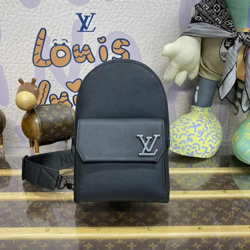 LV M23736 Louis Vuitton Pilot Slingbag Černá