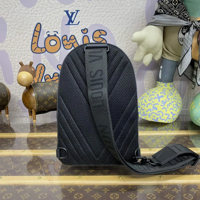 LV M23736 Louis Vuitton Pilot Slingbag Černá