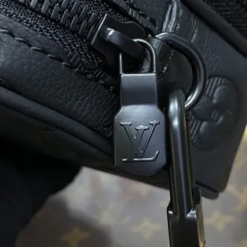 LV M82544 Louis Vuitton Nano Alpha Bag černé embosování