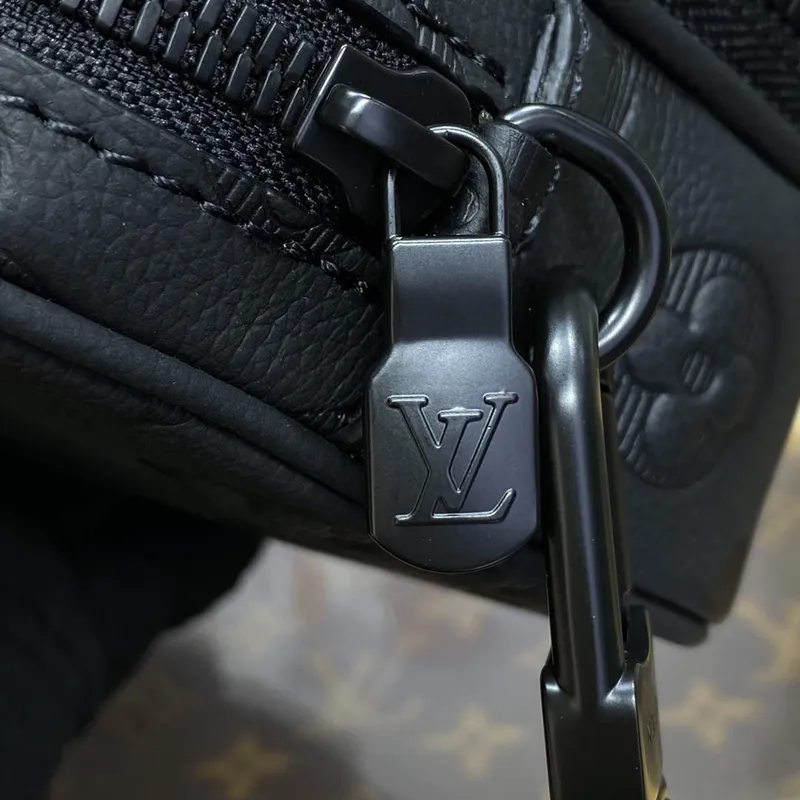 LV M82544 Louis Vuitton Nano Alpha Bag černé embosování