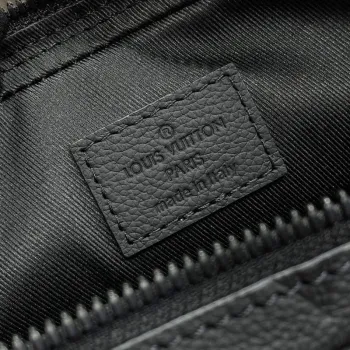 LV M82544 Louis Vuitton Nano Alpha Bag černé embosování