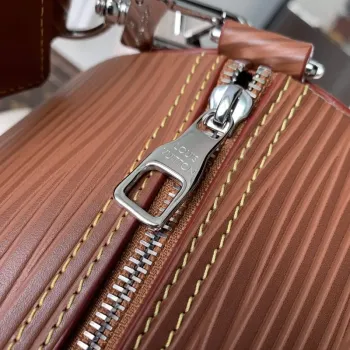 LV M23092 Louis Vuitton Soft Polochon Křížová taška Cognac