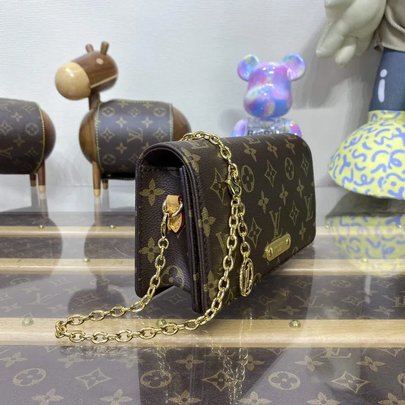 LV M82509 Peněženka na řetízku Louis Vuitton Lily Bag