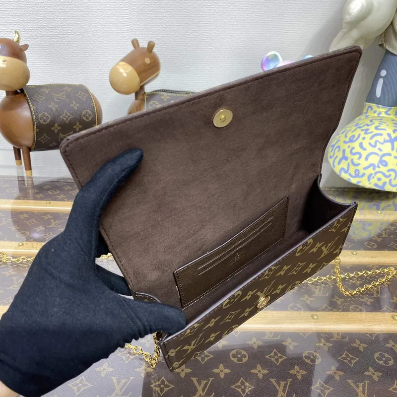 LV M82509 Peněženka na řetízku Louis Vuitton Lily Bag