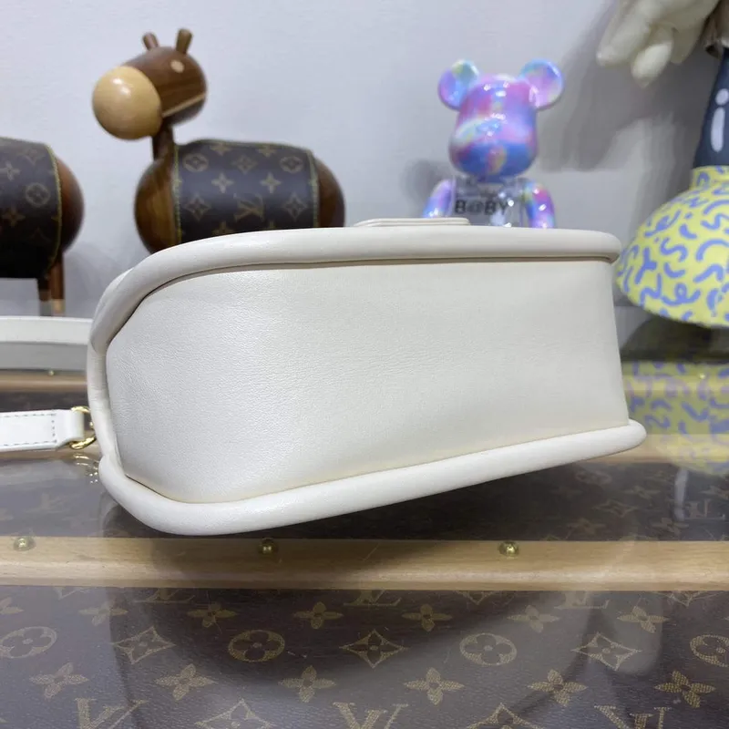 LV M22720 Louis Vuitton Taška Hide and Seek Quartz bílá