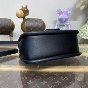 LV M22724 Louis Vuitton Taška Hide and Seek Černá