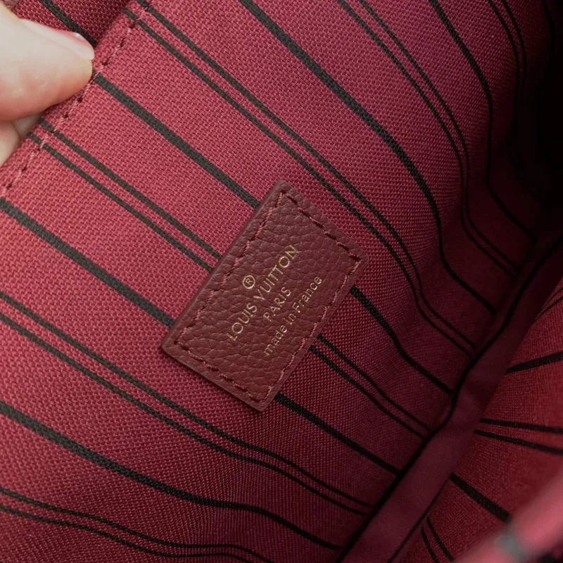 LV M41487 Louis Vuitton Pochette Métis Kabelka Vínově červená