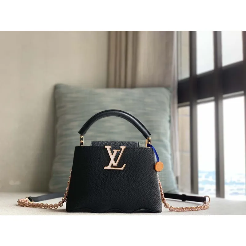 LV M22121 Louis Vuitton Capucines Mini Kabelka Černá