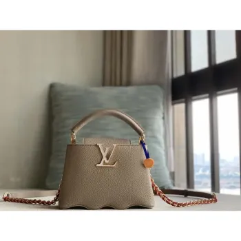 LV M22121 Louis Vuitton Capucines Mini Kabelka Šedá