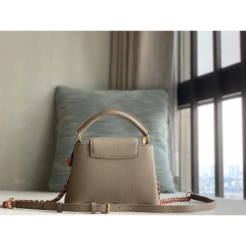 LV M22121 Louis Vuitton Capucines Mini Kabelka Šedá