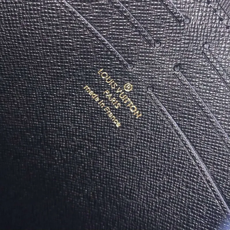 LV M82589 Louis Vuitton Pochette Voyage Hnědá