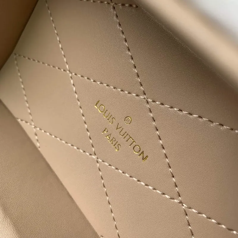 LV M10079 Kabelka Louis Vuitton Camera Box Bílá