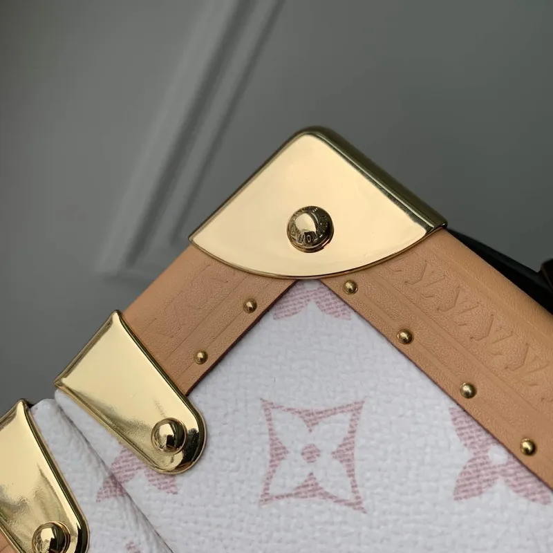 LV M10079 Kabelka Louis Vuitton Camera Box Bílá