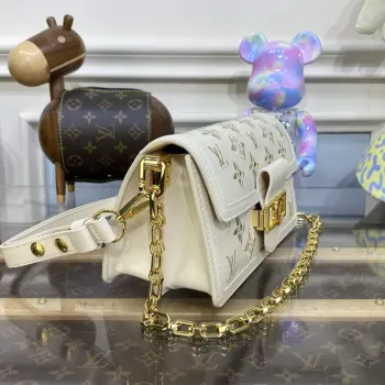 LV M22955 Louis Vuitton Dauphine East West Kabelka Béžová