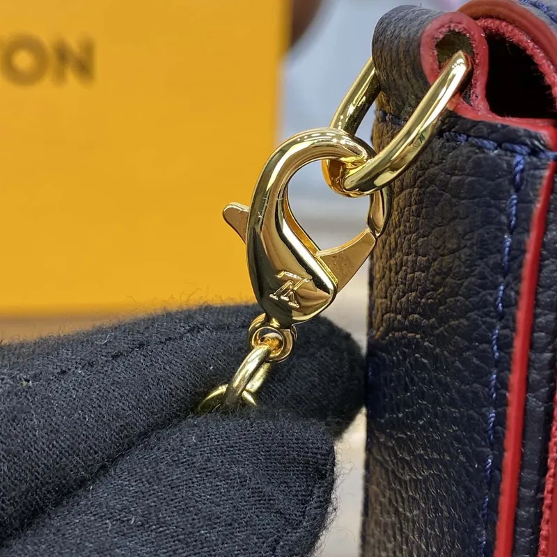 LV M64064 Louis Vuitton Felicie Pochette Monogram Empreinte Taška černá s červenou